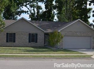 1032 Country Oaks Ln, Wilmington, OH 45177
