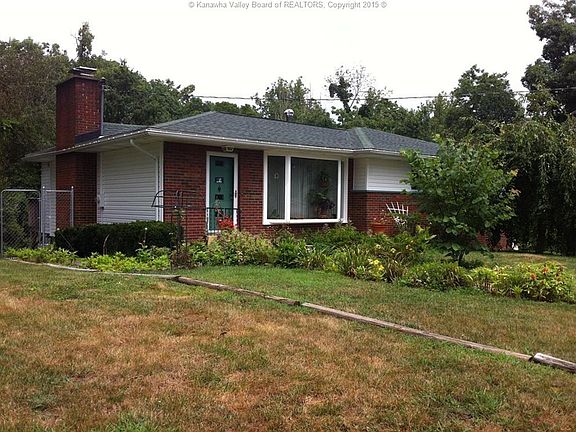 2nd image of 905 Charlotte Pl