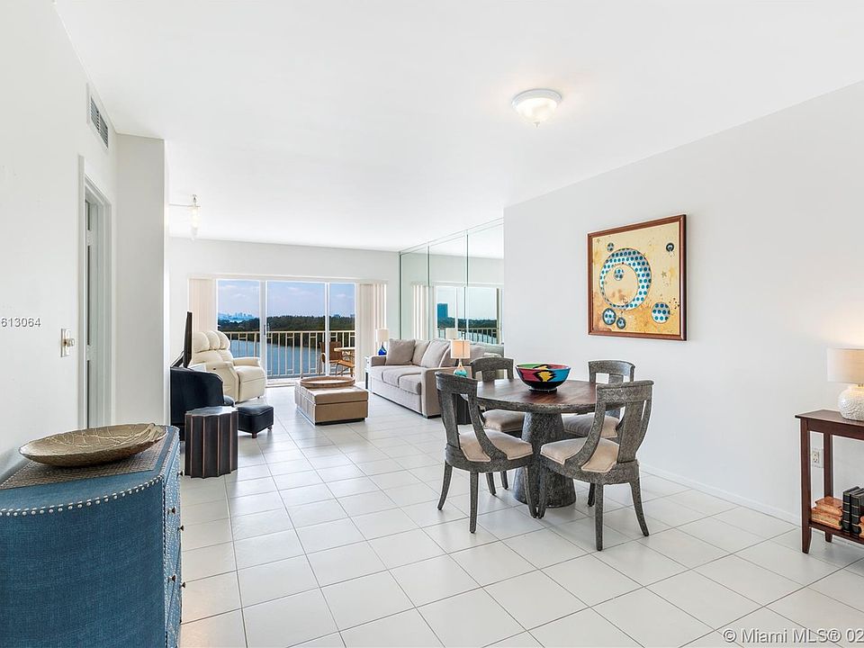 1st image of 300 Bayview Dr APT 812