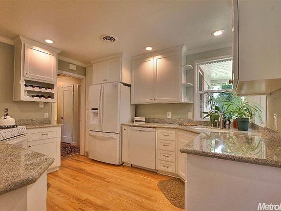 2nd image of 3829 Lasuen Dr