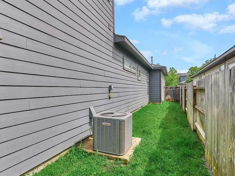 222 Thistle Dr — Photo 43