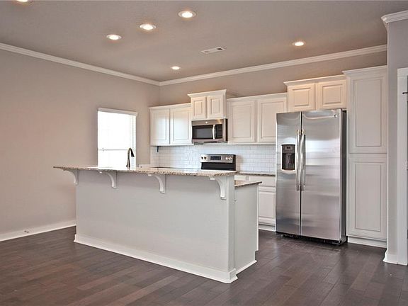 3rd image of 3811 SW Peachwood Dr