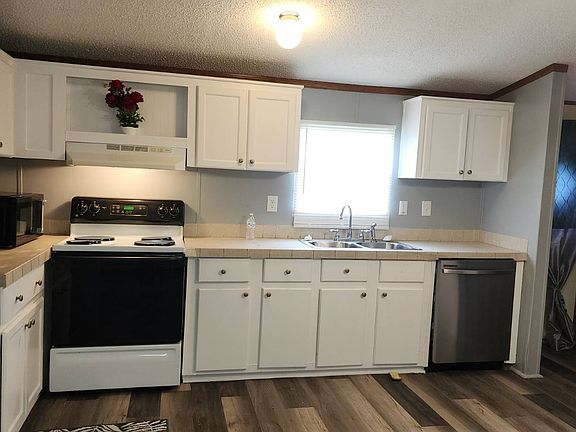 2nd image of 1550 Parkgate Dr