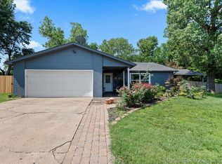 5624 East Pl, Bartlesville, OK 74006