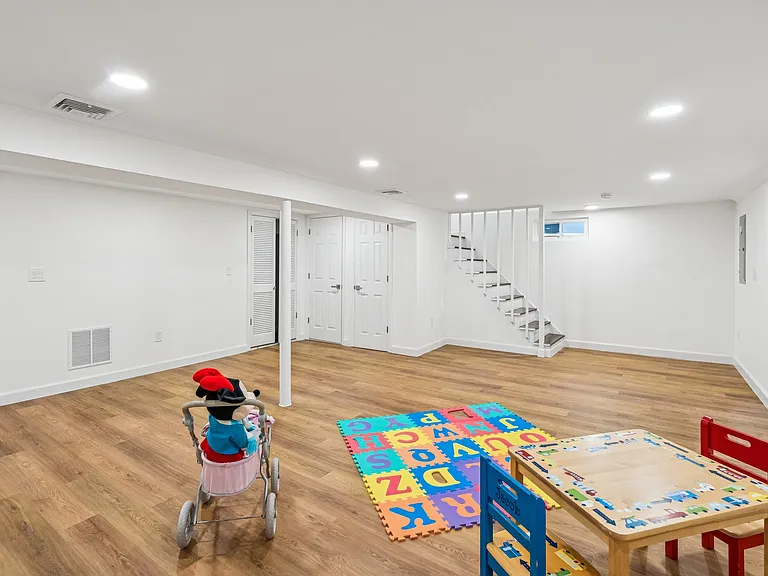 161 Myrtle Ave — Photo 37