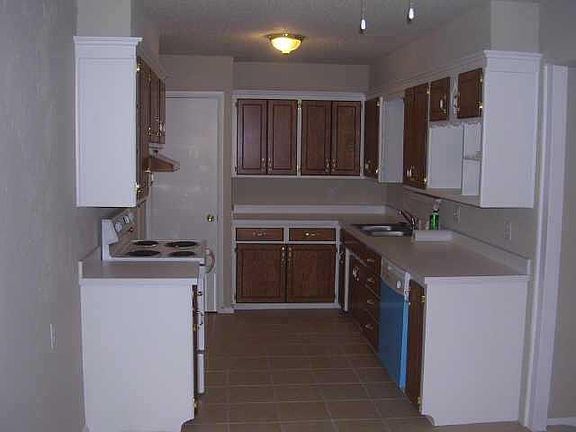5th image of 604 N Baer Dr