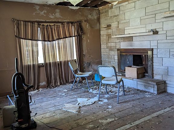 3rd image of 2220 S Hoyt Ave