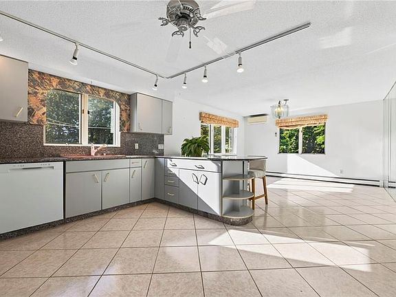 5th image of 8 Pondview Ave