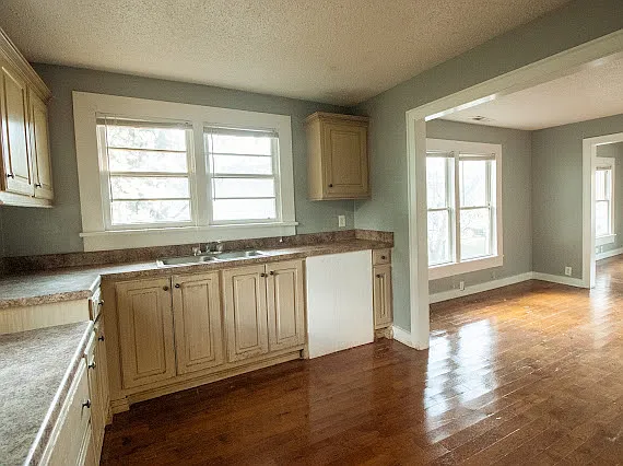 3 bed, 936 sqft, $700 — Photo 3