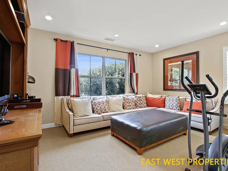42 Royal Grv — Photo 18
