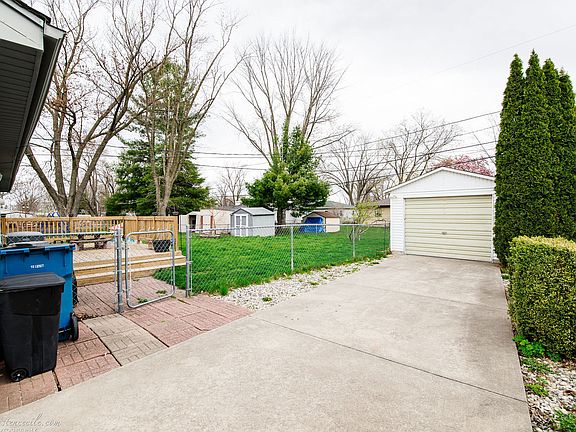4th image of 536 Evergreen Ln