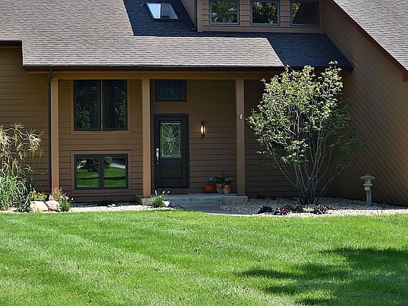 2nd image of 2930 Meadow Dr