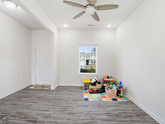 5th image of 95 Royal Oak Dr NE