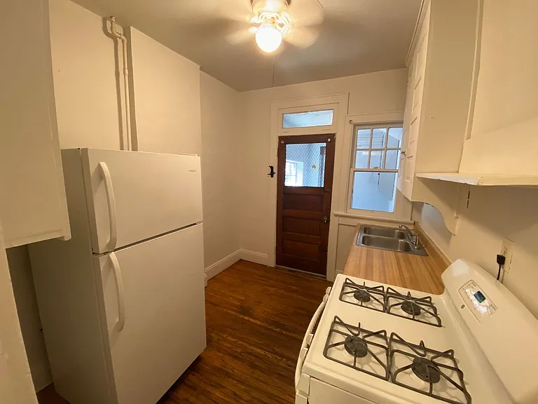 Highland St 1441-1443 CR — Photo 8