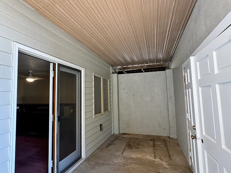 483 Clawson St — Photo 14