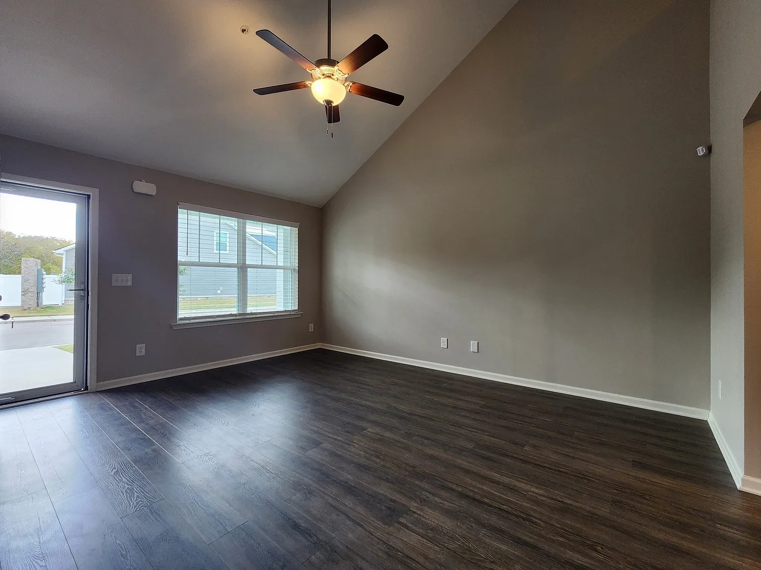 2 bed, 2.5 bath, 1487 sqft, $1,850 — Photo 4