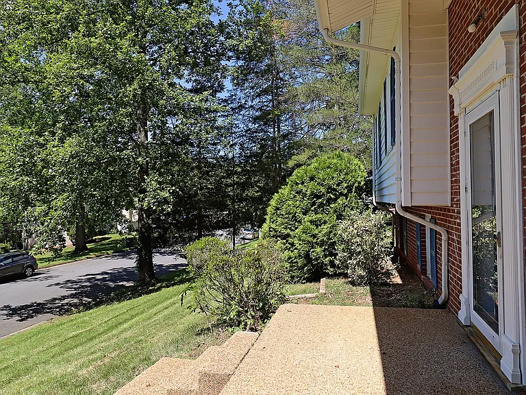 205 Saint Ives Rd — Photo 2
