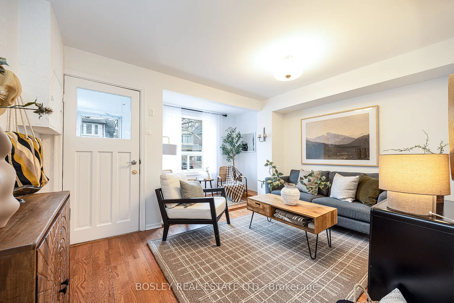 195 Rhodes Ave photo 1