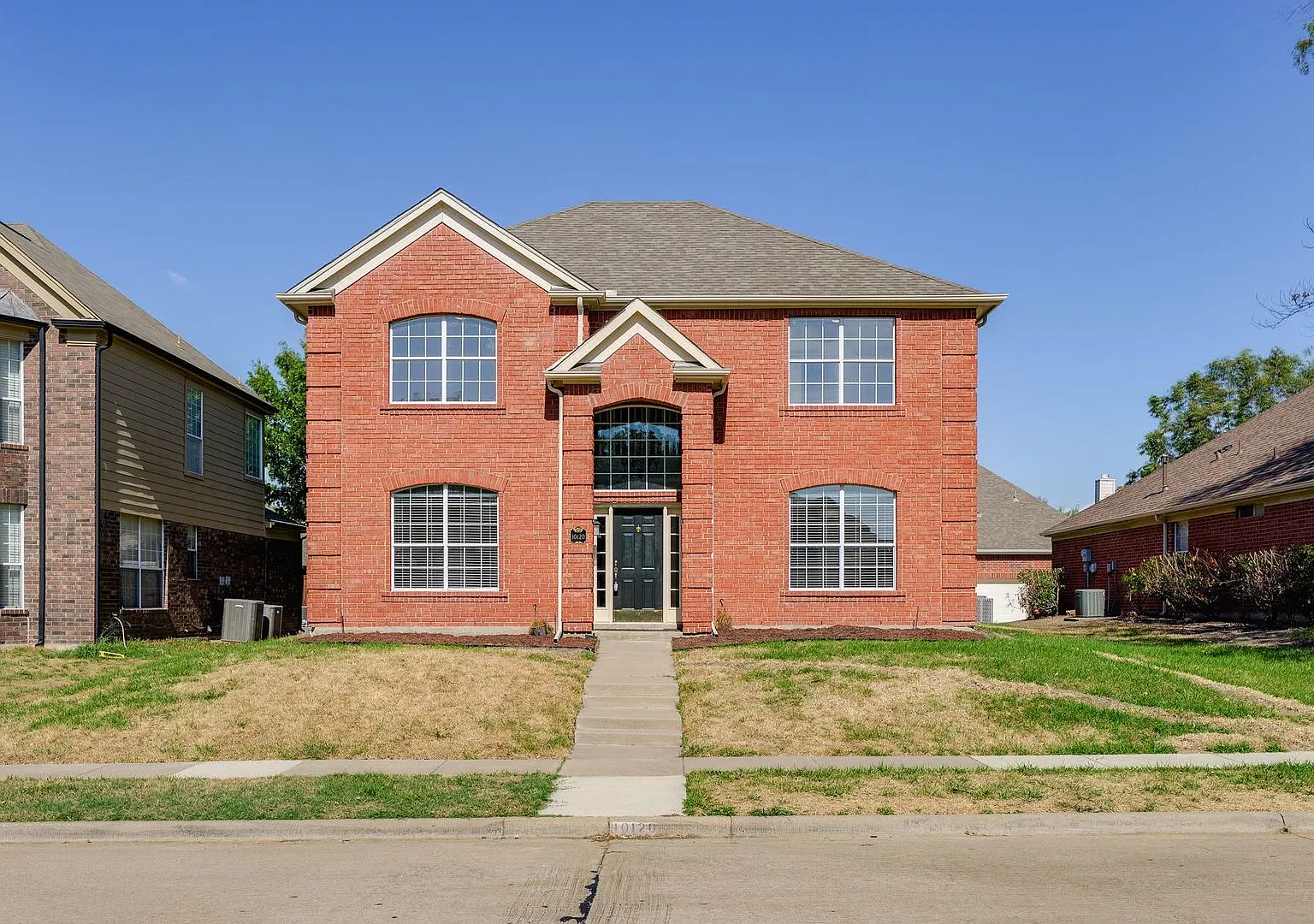 4-Bedroom Frisco Home for Rent with Home Office, Fireplace & 2-Car Garage — Photo 1