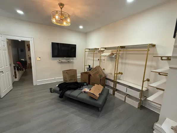 5037 Chestnut St, Philadelphia, PA 19139