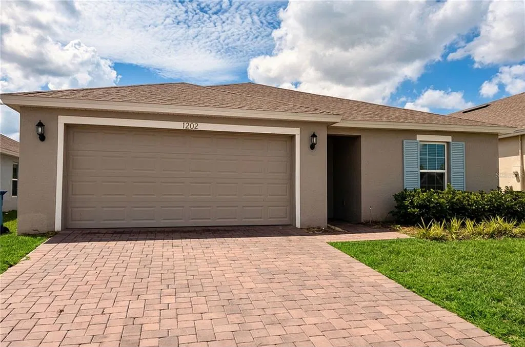 4 bed, 2.0 bath, 1600 sqft, $2,150 — Photo 1