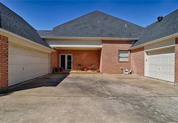 4th image of 911 Glen Abbey Dr
