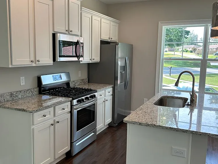 402 Prosperity Ave — Photo 3