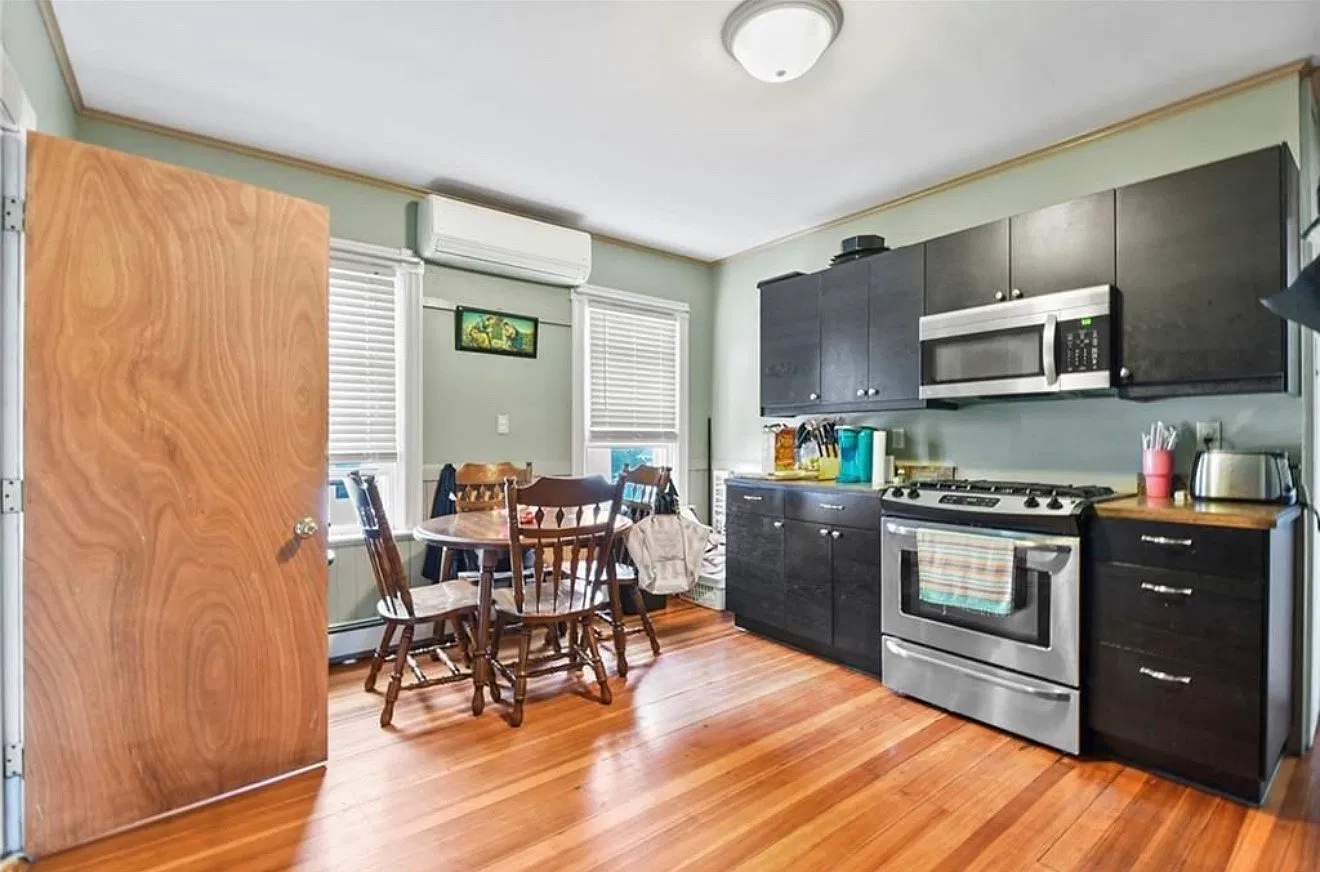 3 bed, 1155 sqft, $2,500 — Photo 2