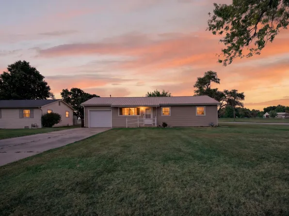 102 W Lewis St, Udall, KS 67146