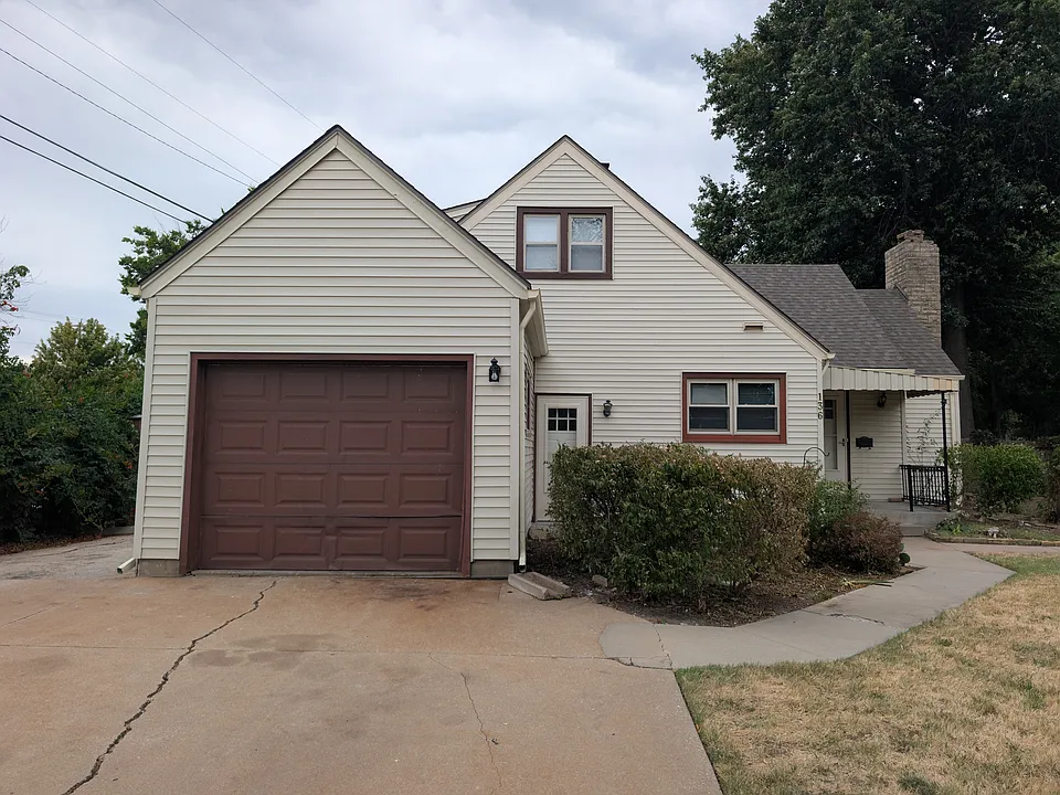 136 S Dellrose Ave