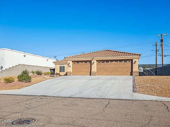 3rd image of 2481 Fremont Dr