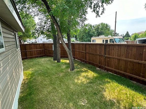 3rd image of UNIT 300-1524 Rayner AVENUE