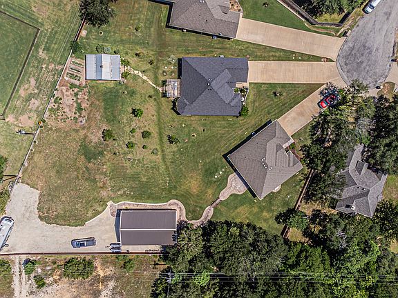 3rd image of 3907 Del Rio Ct