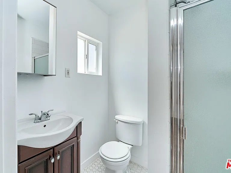 1329 S Tremaine Ave — Photo 25