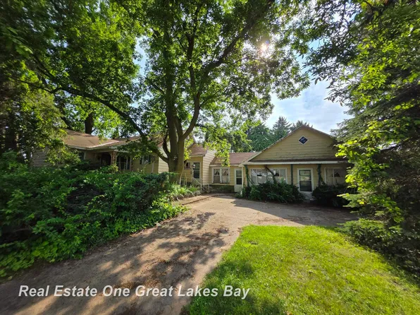 27 N Grout Rd, Gladwin, MI 48624