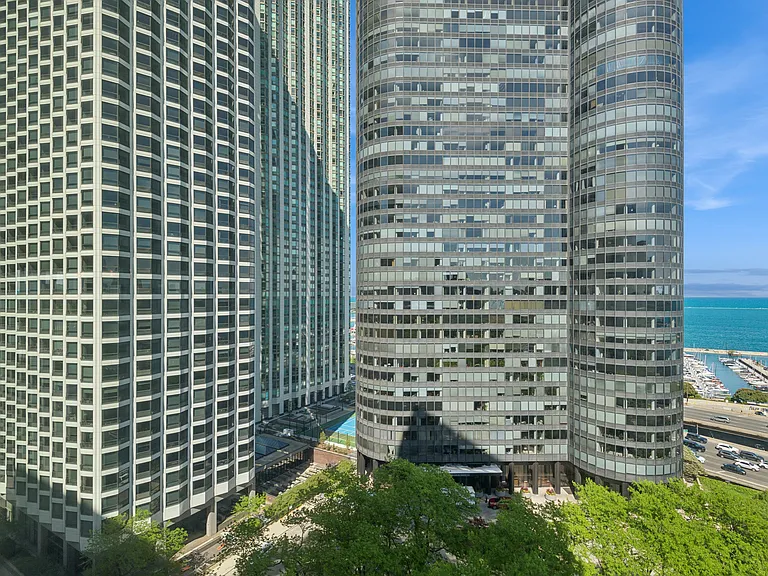 400 E Randolph St #1809 — Photo 10