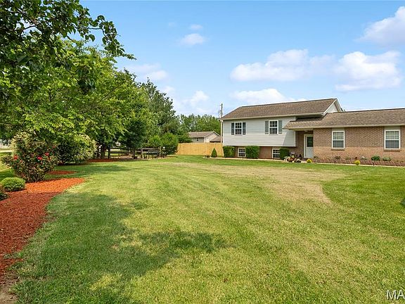 2nd image of 121 Melissas Dr