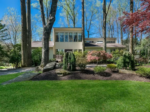 1390 Dogwood Ln, Huntingdon Valley, PA 19006