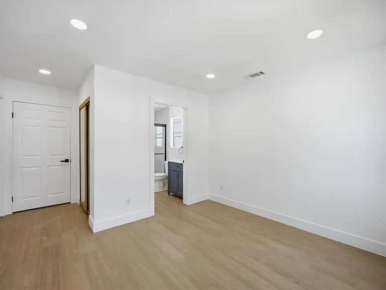 1040 W 165th Pl #1 — Photo 25