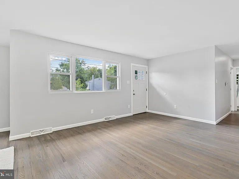 501 Bloomfield Dr — Photo 6