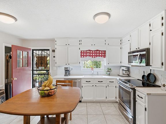2nd image of 3 Sunset Ln