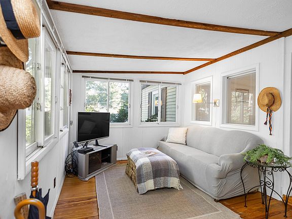 5th image of 46117 Whitewood Ave