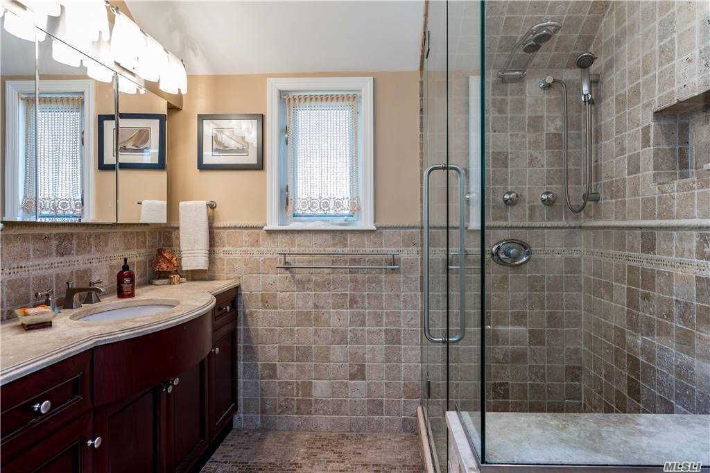 2 Bed 1 Bath Property, New York • 1,584 Sq Ft