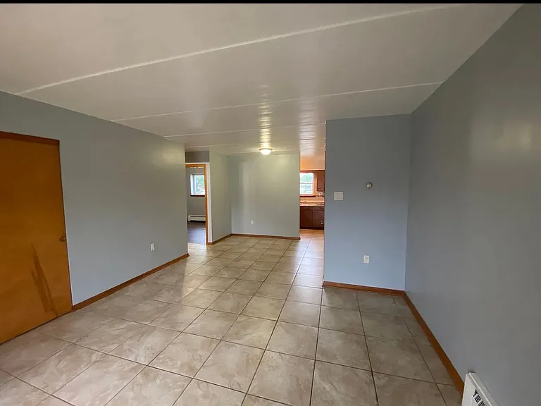 18305 Exchange Ave #11 — Photo 2