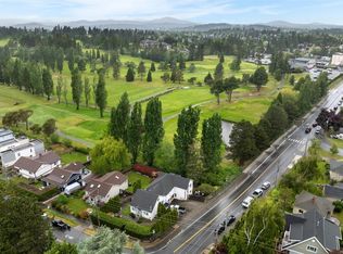 840 Tillicum Rd, Esquimalt, BC V9A7L8