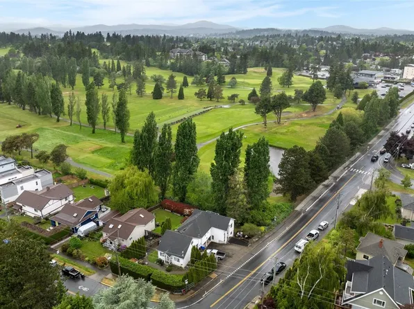 840 Tillicum Rd, Esquimalt, BC V9A 7L8