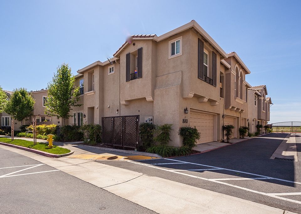 1st image of 880 Sierra View Cir Unit 3