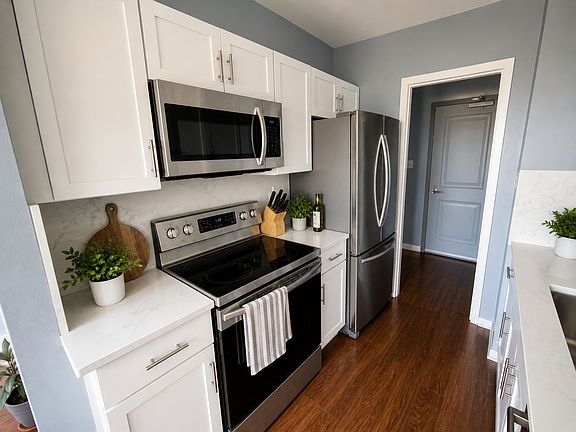5th image of 3410 N Lake Shore Dr APT 4E
