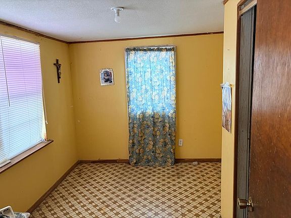 4th image of 214 W Madison St