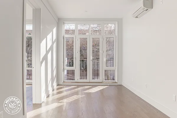 Rented by MySpaceNYC | media 35